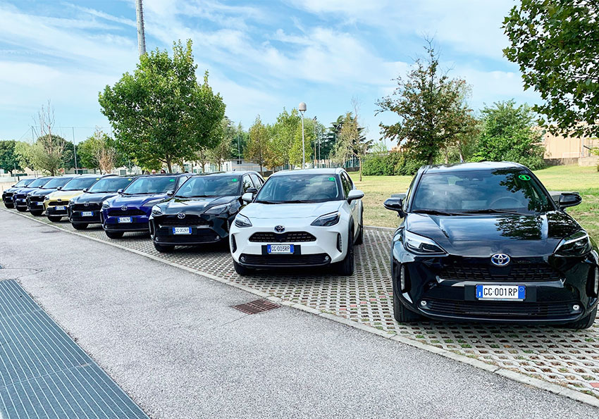 parco auto per il test drive durante un lancio prodotto Toyota