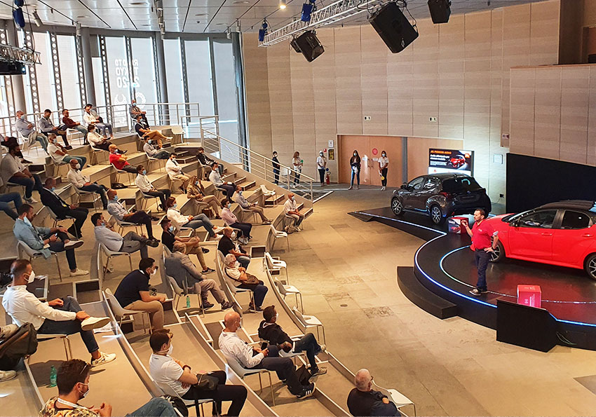 platea distanziata per norme covid durante training benq