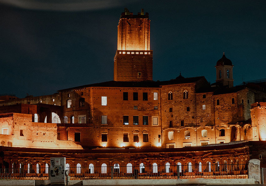 Mercati di Traiano illuminati