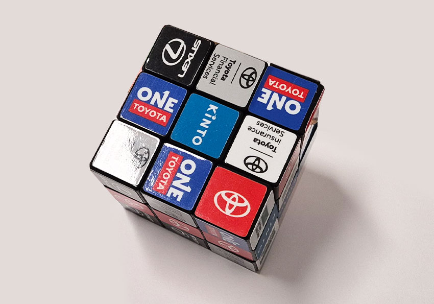 gadget toyota cubo rubik